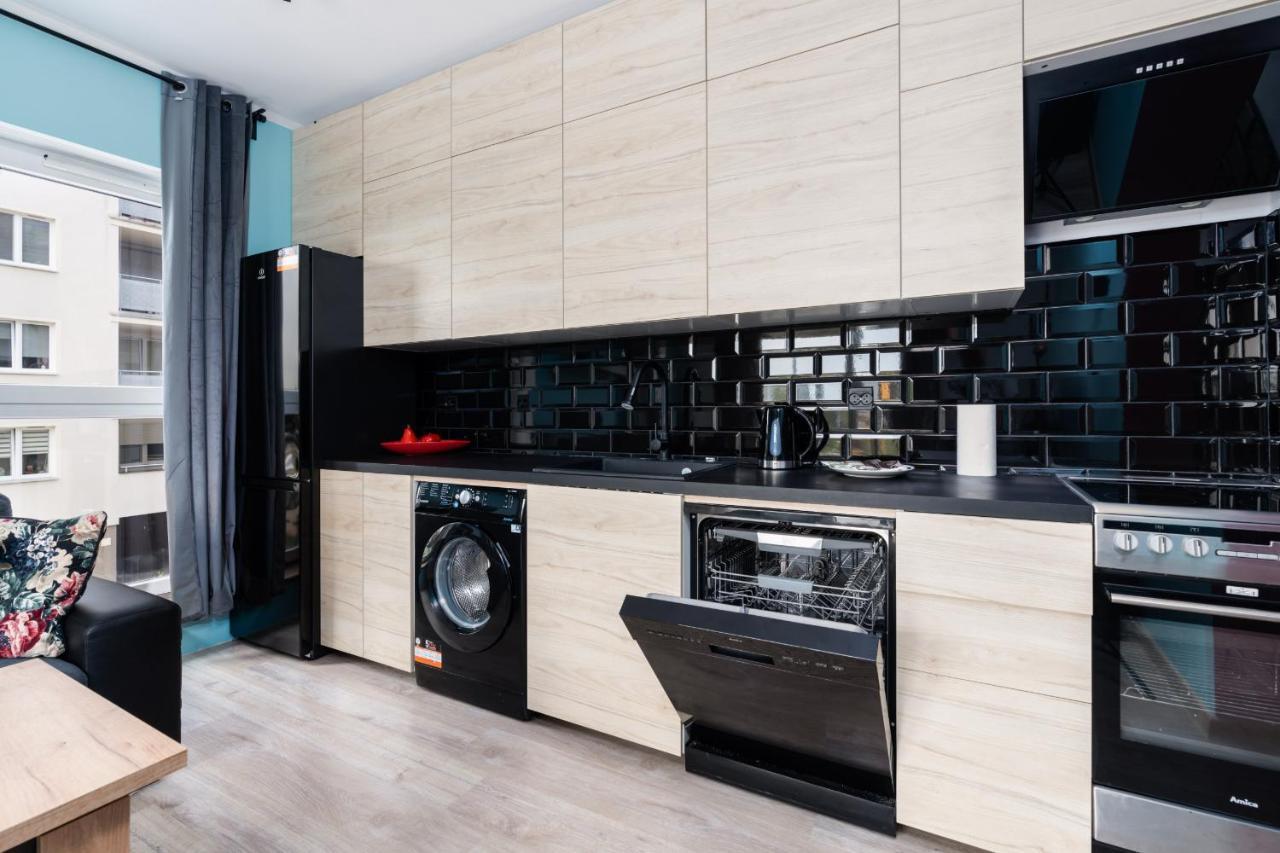 Modern Apartment With Balcony & Free Garage Poznan By Noclegi Renters Exteriör bild