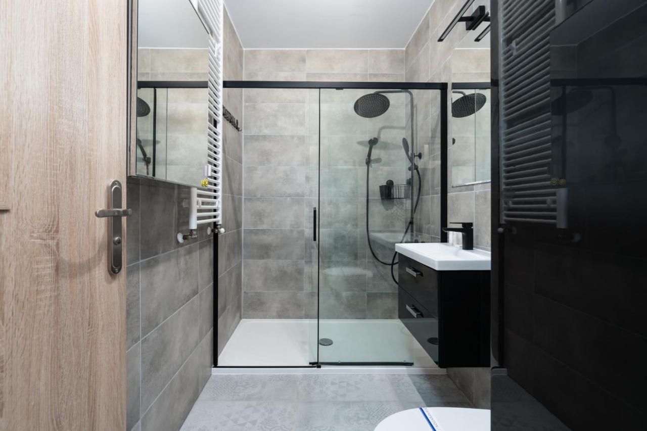 Modern Apartment With Balcony & Free Garage Poznan By Noclegi Renters Exteriör bild