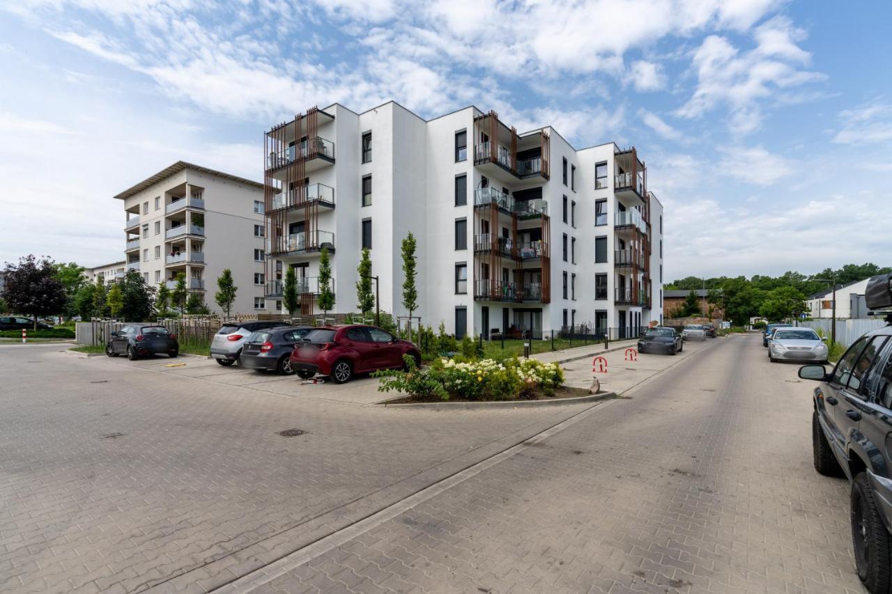 Modern Apartment With Balcony & Free Garage Poznan By Noclegi Renters Exteriör bild