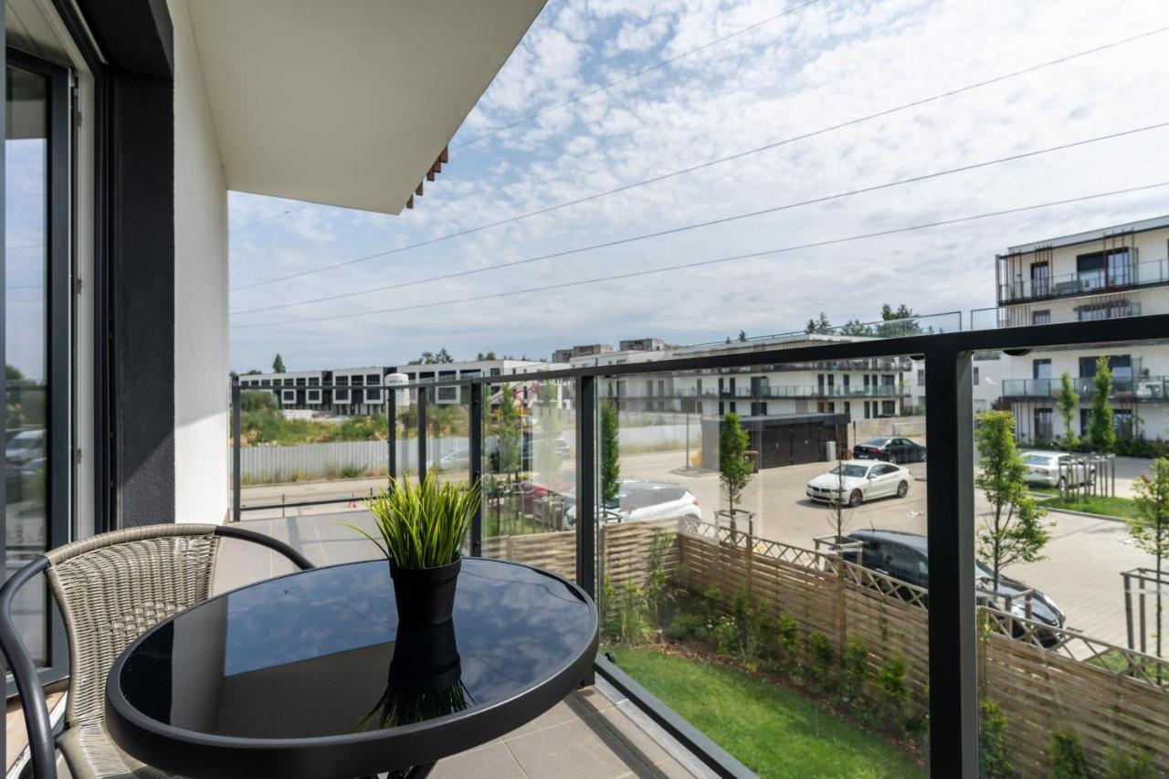 Modern Apartment With Balcony & Free Garage Poznan By Noclegi Renters Exteriör bild