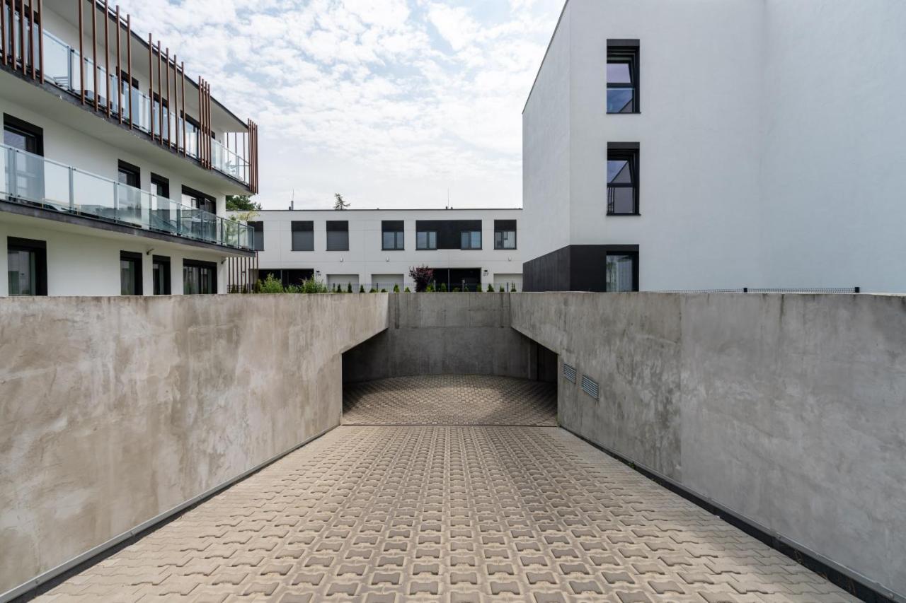 Modern Apartment With Balcony & Free Garage Poznan By Noclegi Renters Exteriör bild